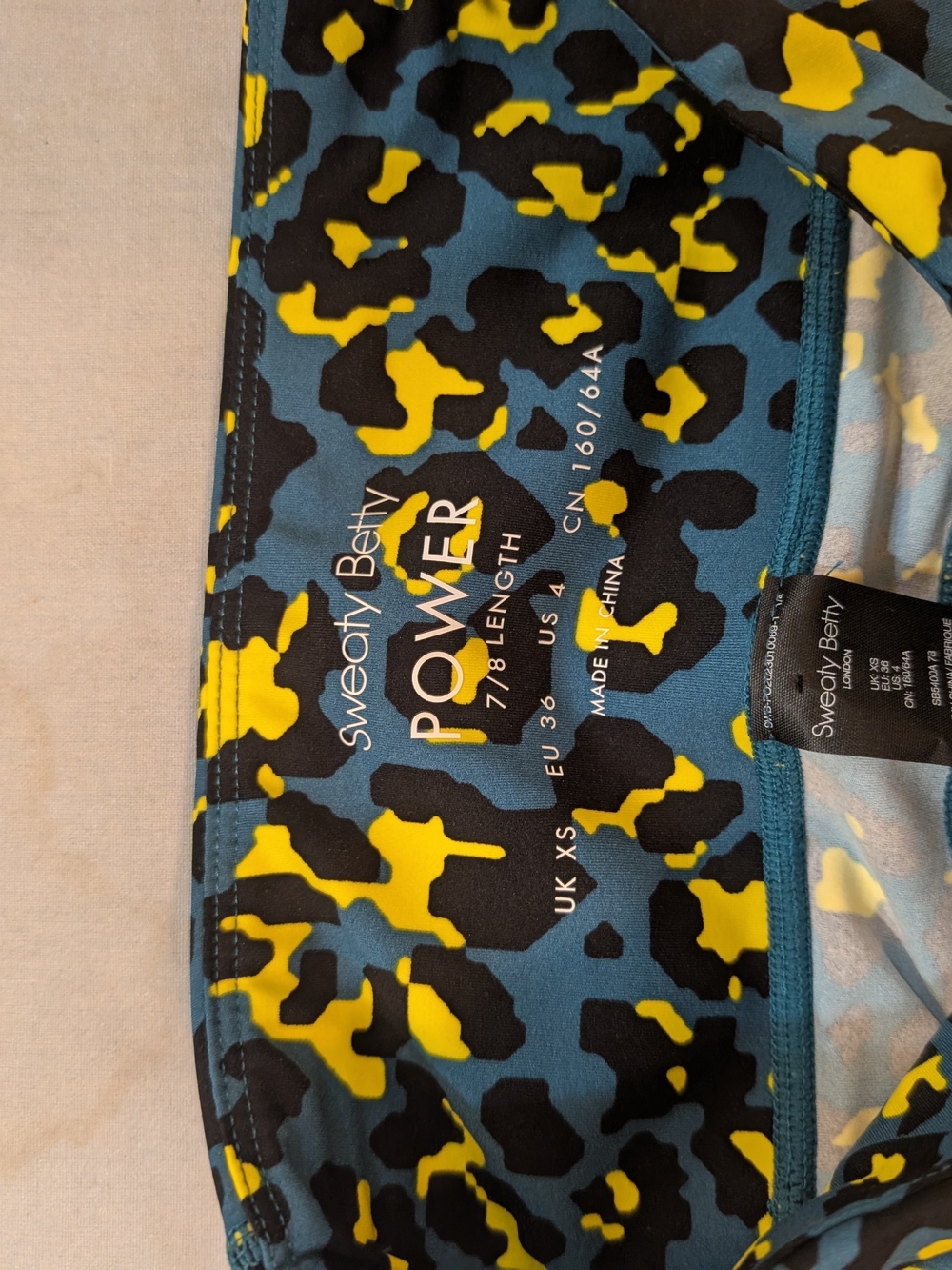 Sweaty Betty Power 7/8 Length Blue & Yellow Leopard Print Leggings Women's Sz 4 - Picture 9 of 10